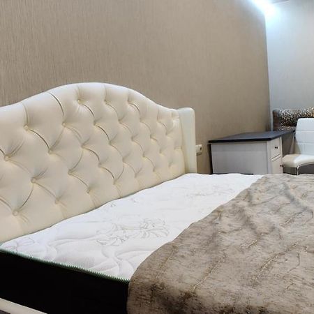 Luxury Apartments Atlant Lutsʼk Esterno foto