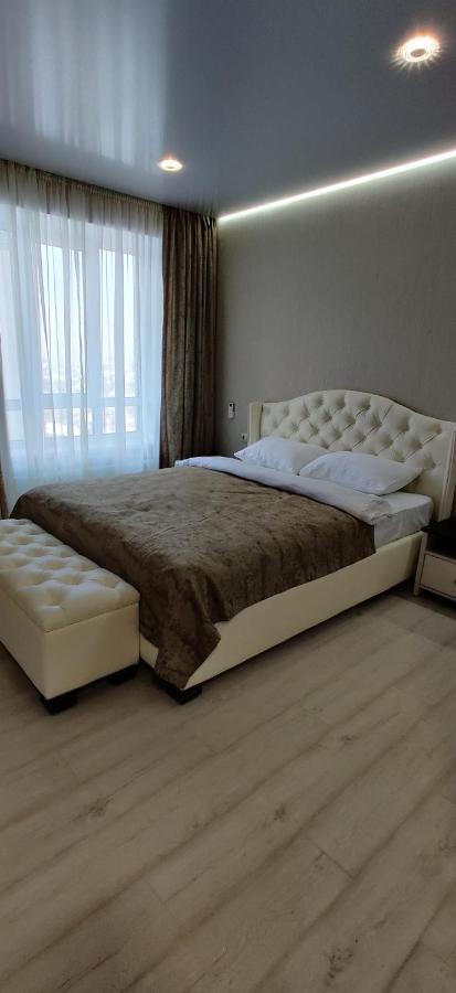 Luxury Apartments Atlant Lutsʼk Esterno foto