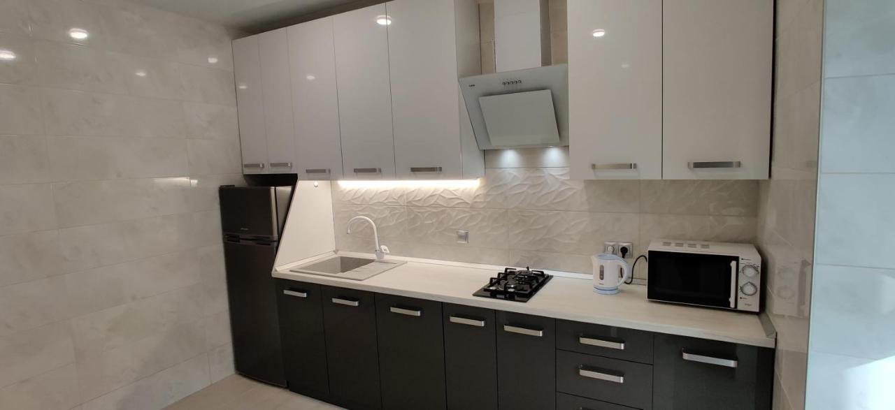 Luxury Apartments Atlant Lutsʼk Esterno foto