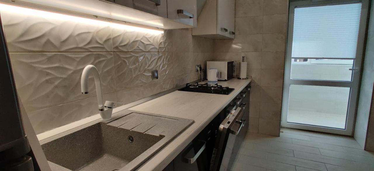 Luxury Apartments Atlant Lutsʼk Esterno foto