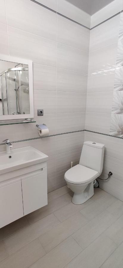 Luxury Apartments Atlant Lutsʼk Esterno foto