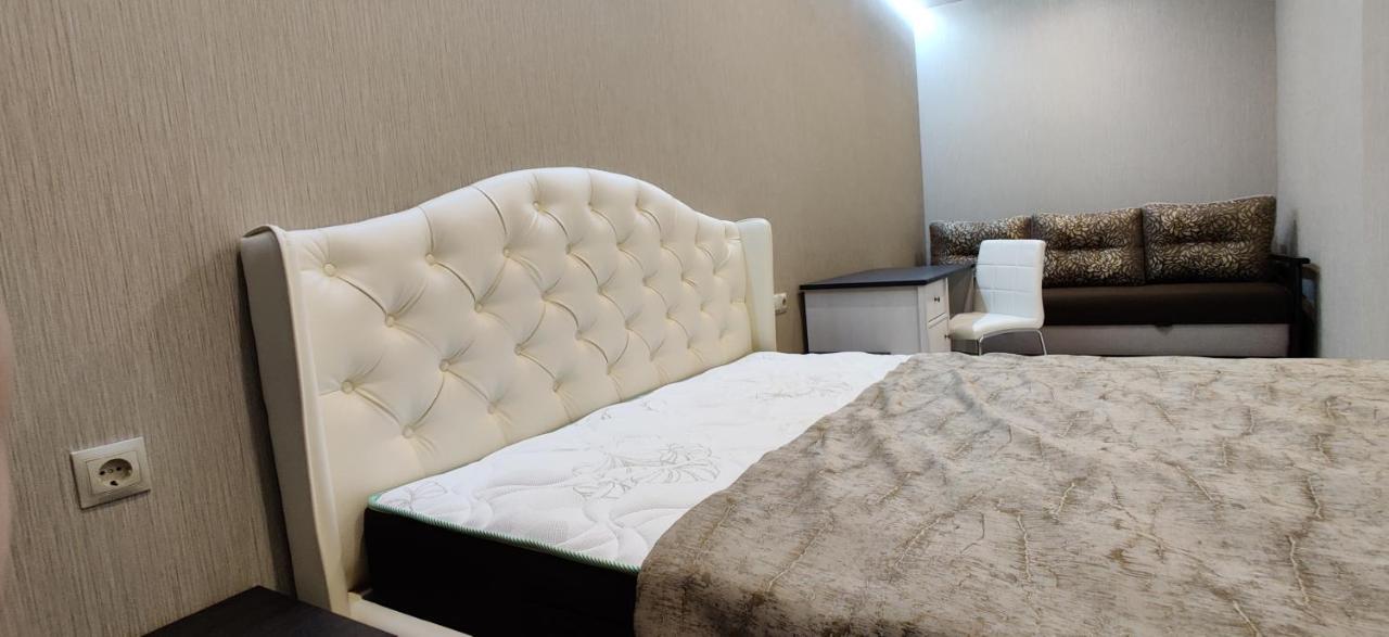 Luxury Apartments Atlant Lutsʼk Esterno foto