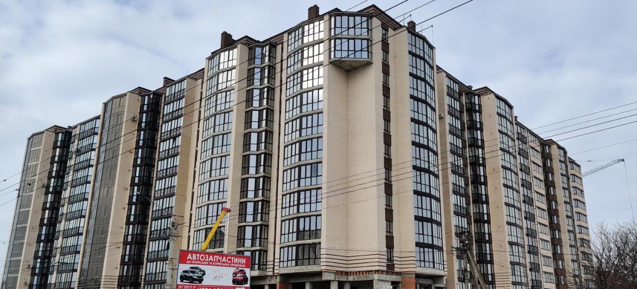 Luxury Apartments Atlant Lutsʼk Esterno foto